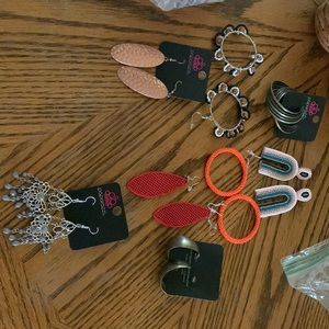 Out of business 8 earrings paparazzi $2.75 a piece